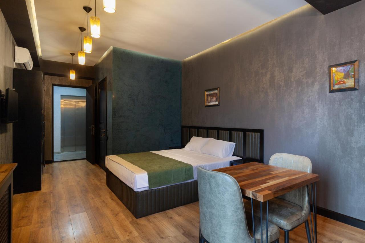 Irina'S Apartments Kutaisi Bagian luar foto